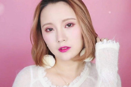 完美的桃花粉甜美妆容，春季女生想出彩全靠它