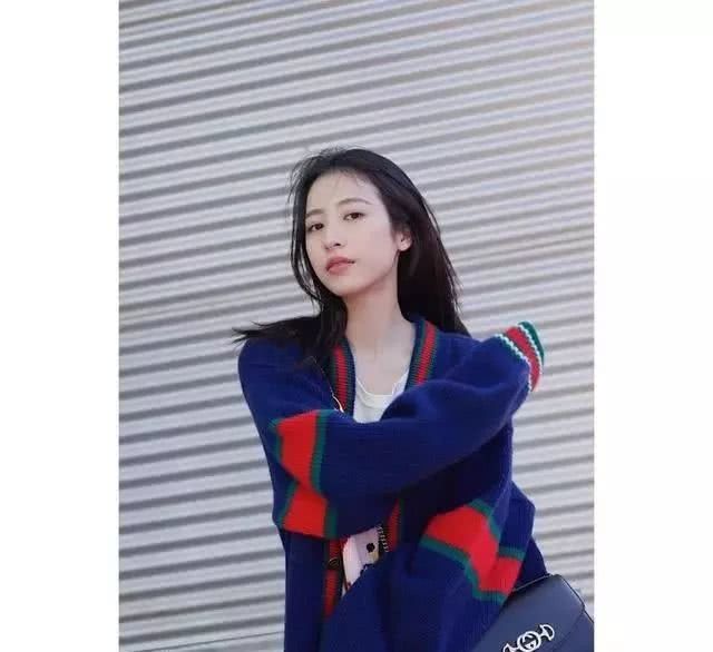 相信我,2019毛衣这样穿,让你洋气炸了!