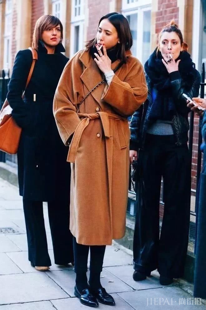 焦糖色这么好看,配什么颜色显白还高级?