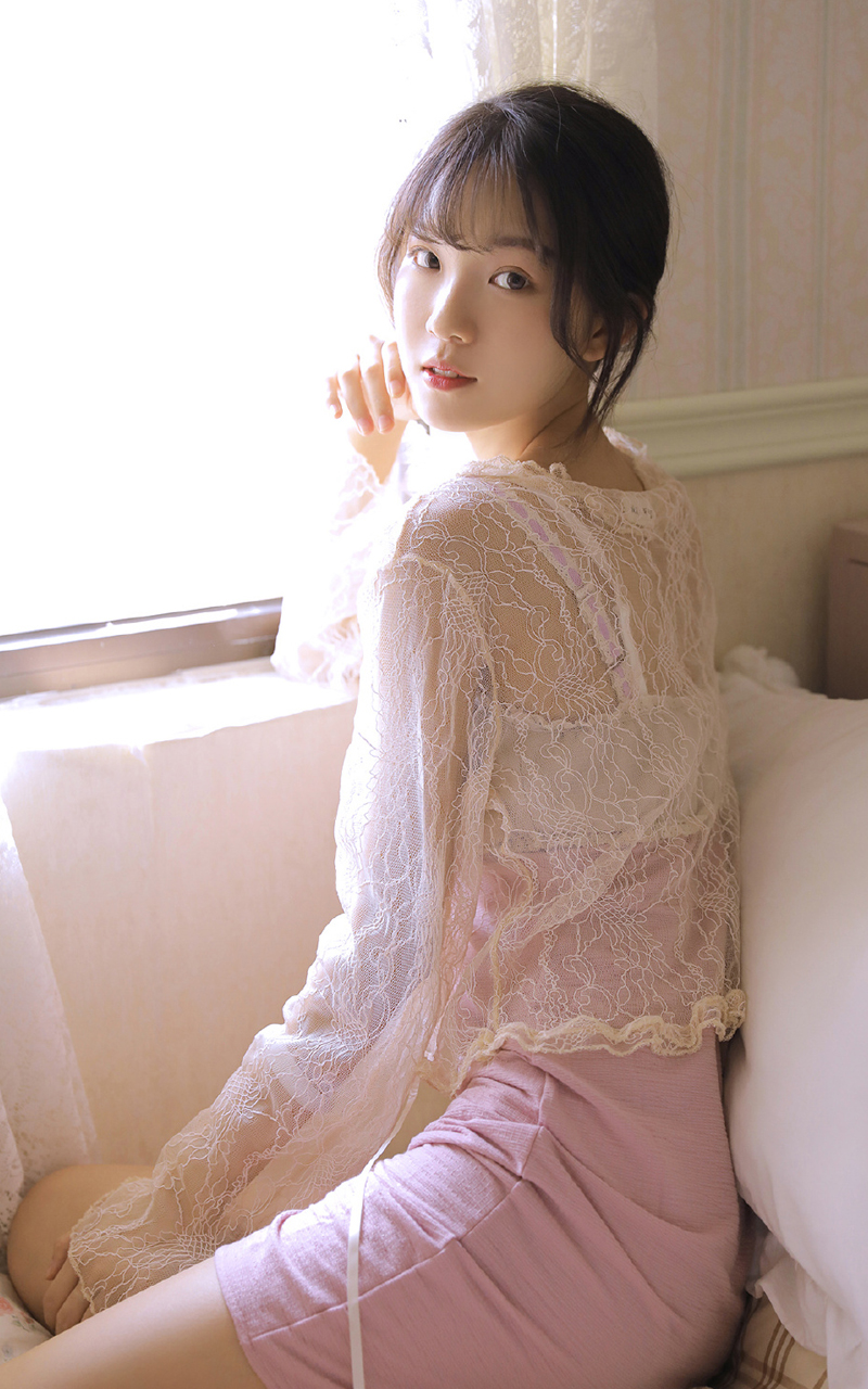 天鹅颈美女模特丰满蕾丝诱惑性感图片