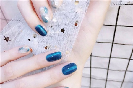 1564735505726151.jpg 2019显手白的美甲款式图片,深色调魅惑迷人尽显女人味