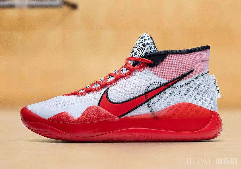 不要挑花了眼!Nike 4 款全新配色战靴本月登场!