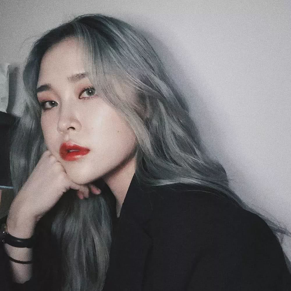 秋冬最火发型,要像LISA、杨超越这样色儿的才够美