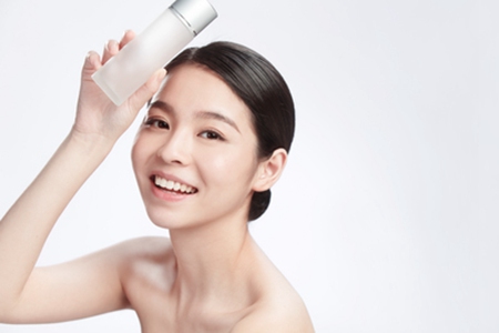 自然透白的素颜霜算化妆品吗,它是否需要卸妆