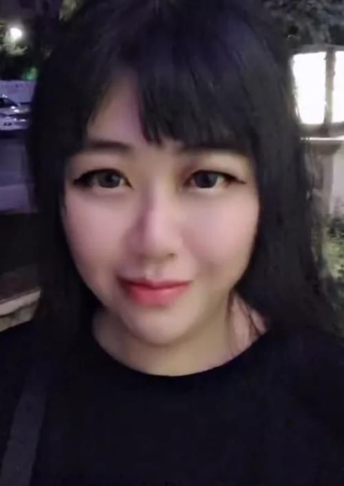 乔碧萝有多自信?转行做起美妆博主,看到她的妆我笑喷了!