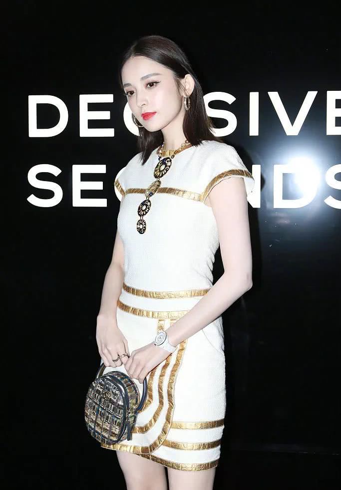 郑爽颜值变化有点大?江疏影的西装“借给”了这么多人