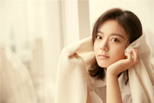 赵今麦文艺系写真曝光 新剧将播挑战“丑女” 造型