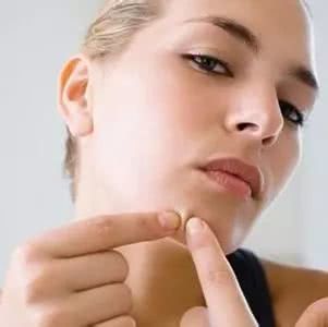 护肤排毒很重要,脸上几种状况告诉你要排毒了