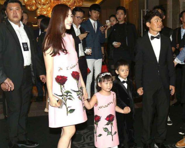 马蓉炫豪车大晒母女情，怒怼网友，疑似骂王宝强“废物”