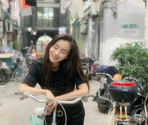 ANGELBABY只适合浓妆?上海弄堂写真淡妆素裹也很美
