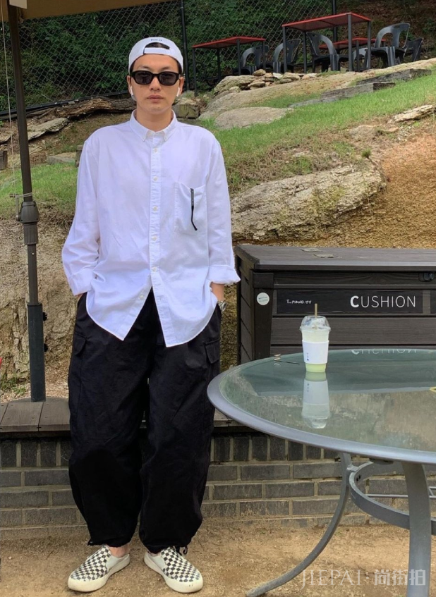 李东辉西装雅痞风格十足,这是理想男友的示范吧