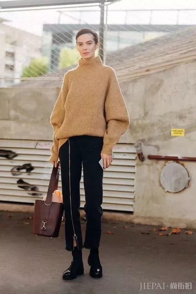 欧美街拍：高领衫让人变好？这样穿就对了