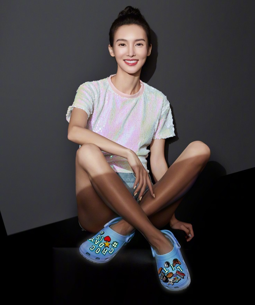 金晨的裤子有多短?口袋多出一指长,谁知道穿后真的超级显腿细