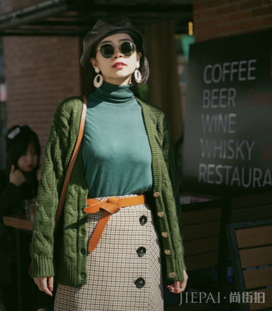 时尚博主三木穿毛衣搭配很吸睛，秋冬这几种穿搭时髦又大气