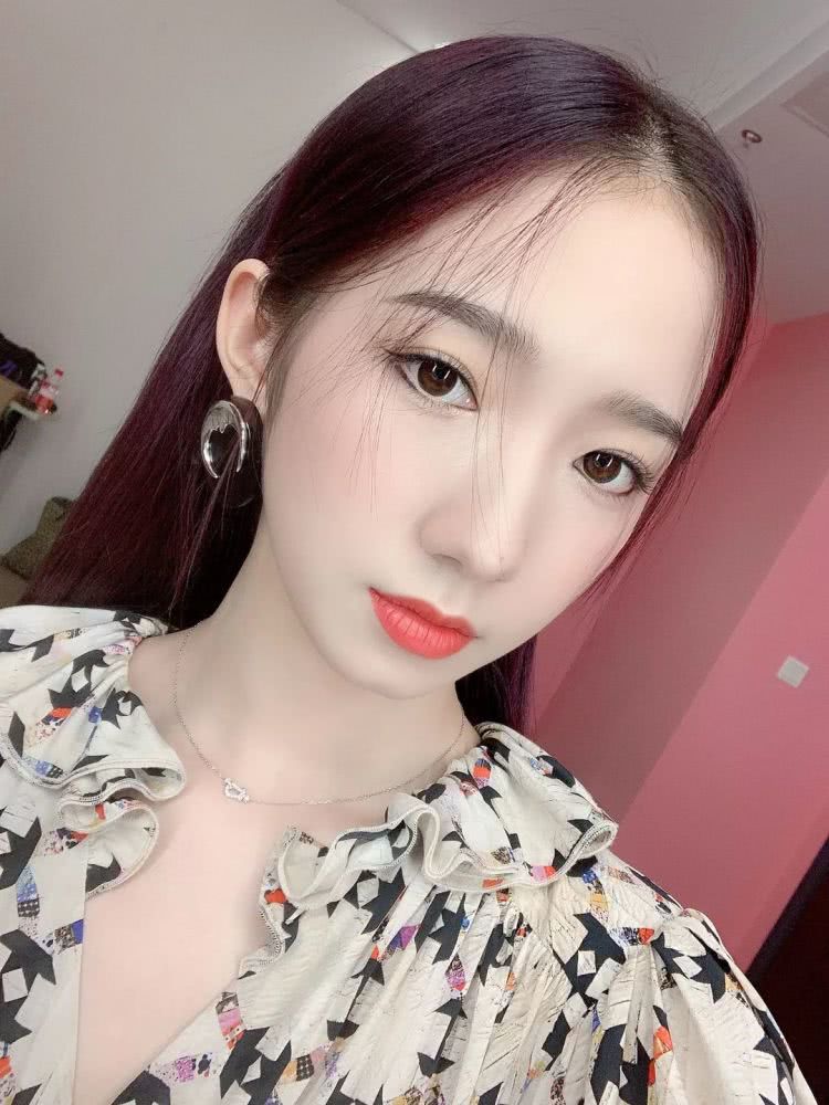 神反转,本以为张子枫是乖乖女,没想到还有另一副孔超A面孔