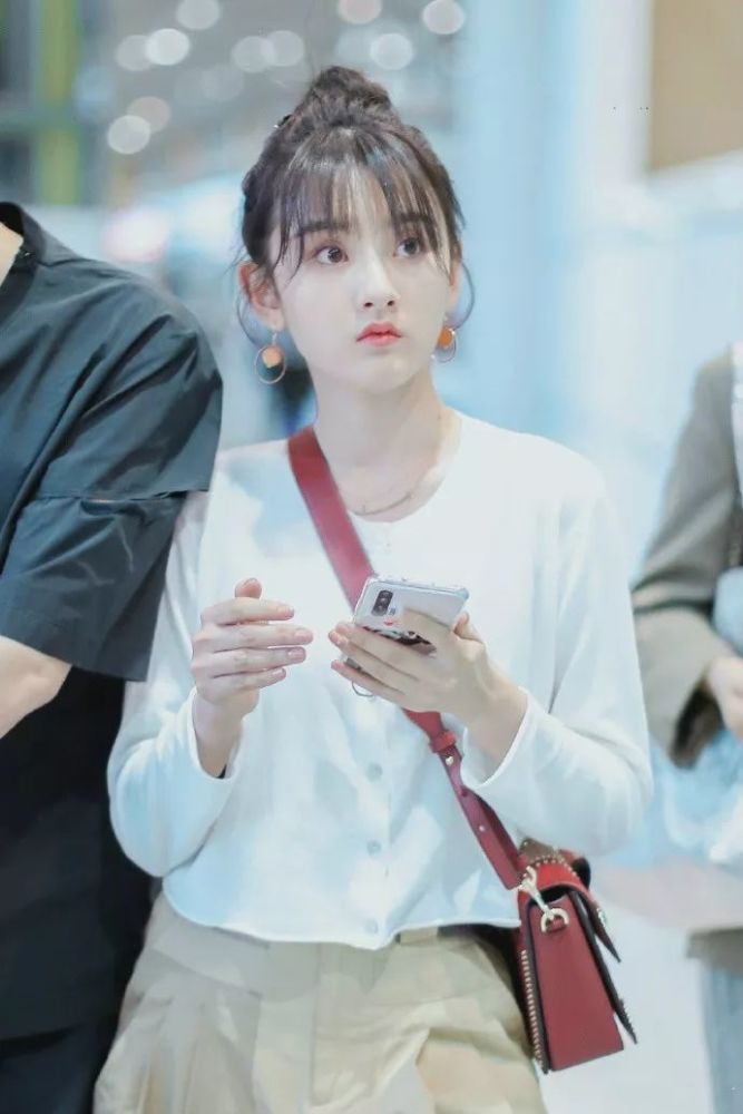 郑爽颜值变化有点大?江疏影的西装“借给”了这么多人