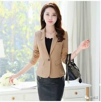 70后女人再不打扮就老了,今年流行这款洋气外套,出门穿忒精致