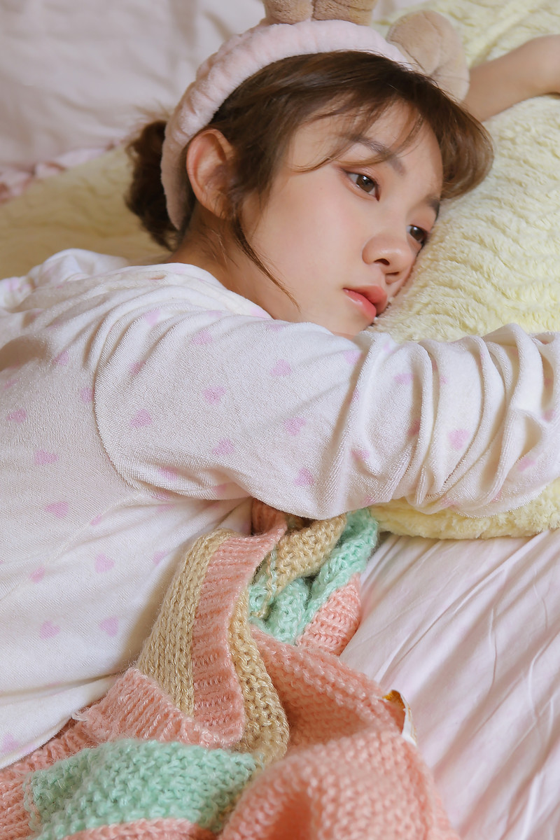 丰满美女火辣身材性感喷血写真图片