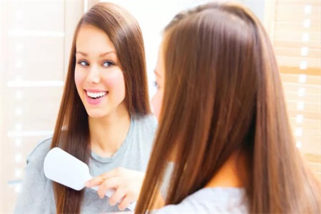 女性脱发是什么原因？治疗脱发这三种方式最有效