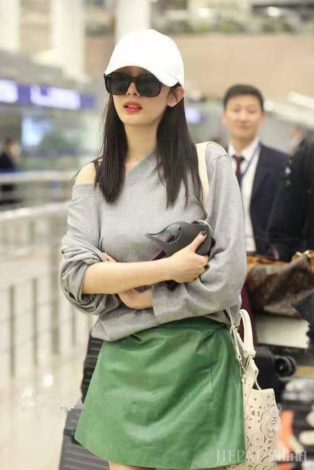 时髦百搭的A字裙,长腿女孩最佳选择