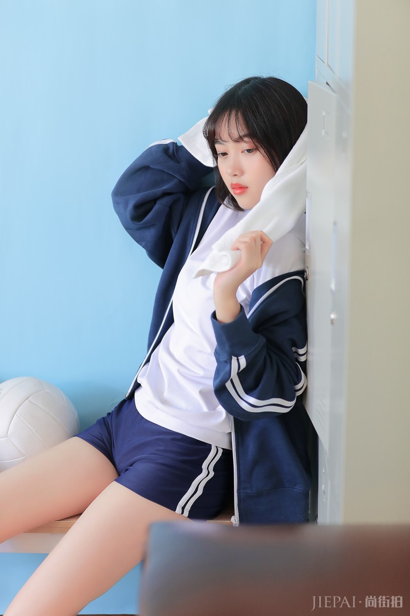 穿体操服的美女长腿诱人写真图片