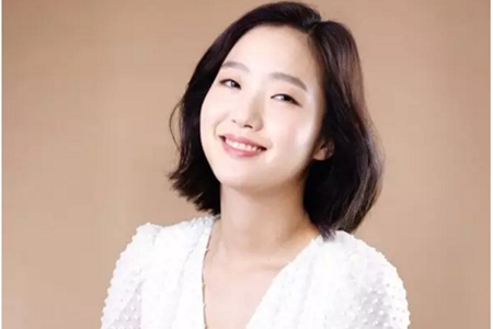 适合单眼皮女生的发型，拒绝中分微卷最时尚