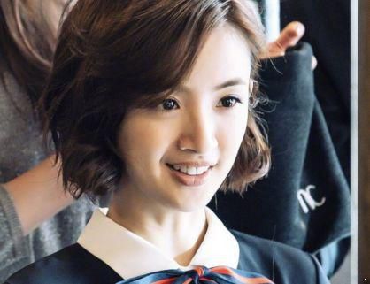 圆脸适合的发型，盘点圆脸明星的发型，足够你借鉴