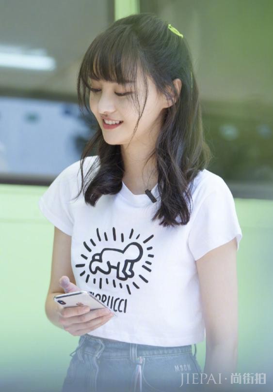 郑爽张恒《女儿们的恋爱》写真剪影曝光,两人满眼爱意互动超甜