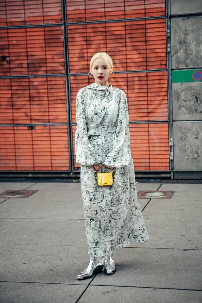 韩圈童颜代表成时装周常客，连灿烈也是迷弟，皮肤身材都好绝