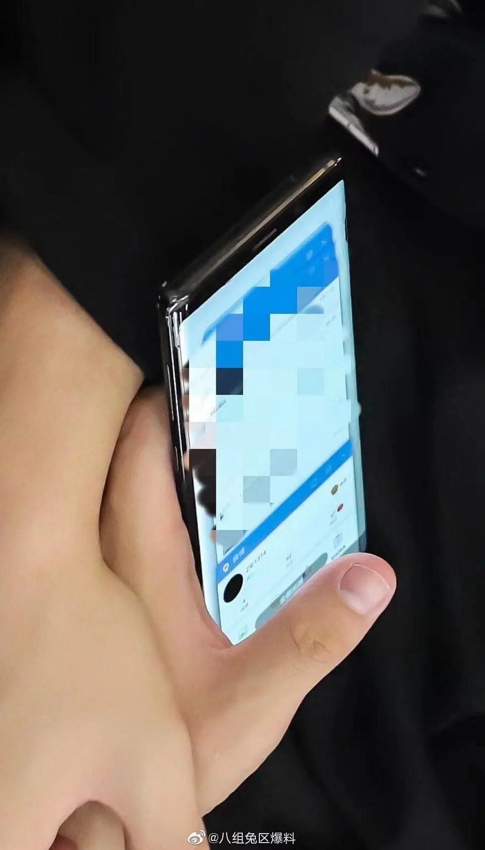 刚红就被曝光恋情，私联粉丝，黄磊都帮不了他？