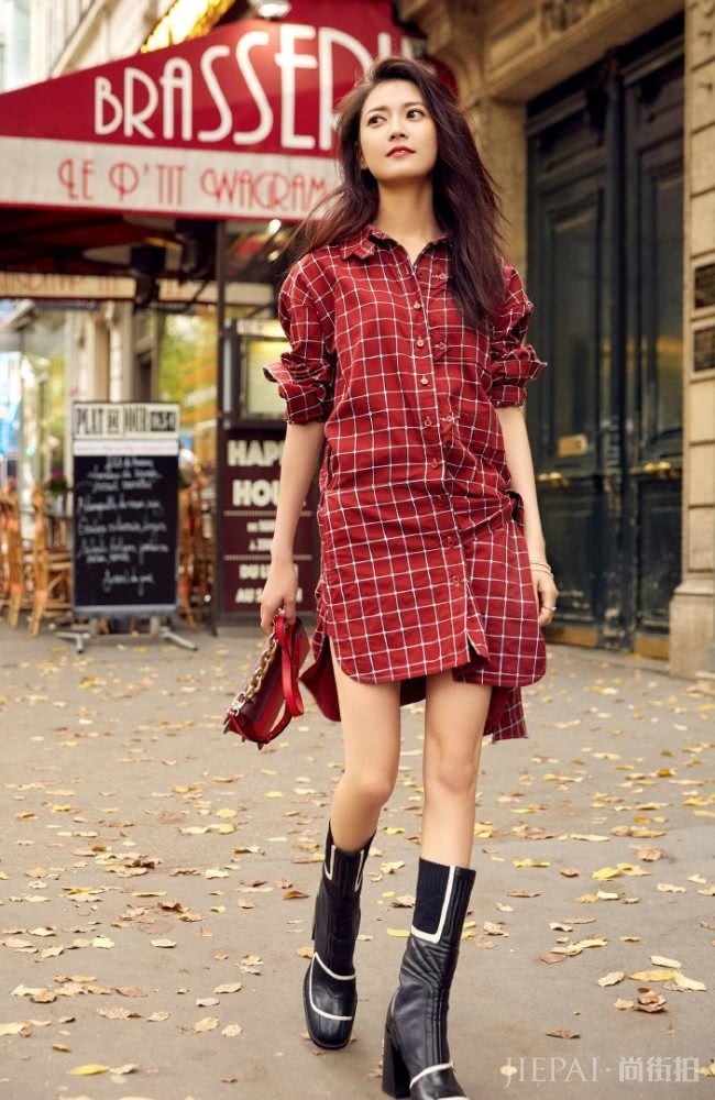 陈钰琪红色格子连衣裙配1万2的鞋,太霸气