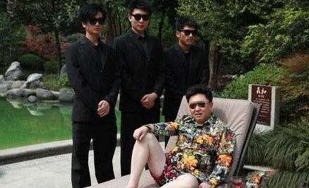 50岁于谦老婆曝光,原来是我们熟悉的她,难怪郭德纲总惦记嫂子