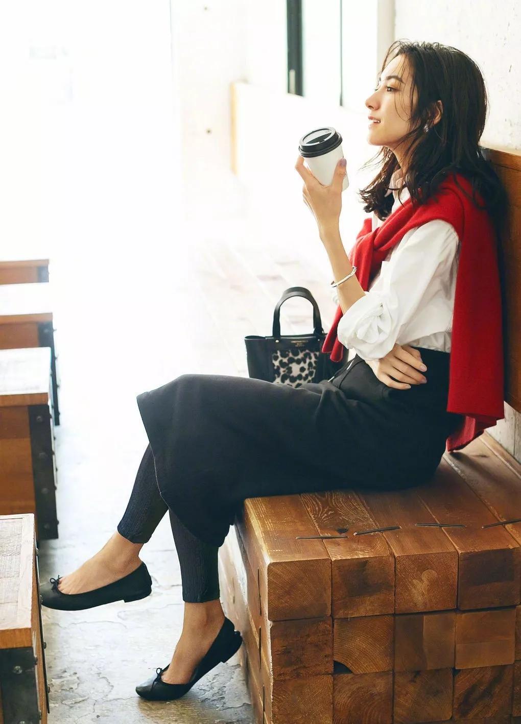 跟着日本杂志学穿毛衣，居然能这么好看...