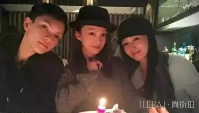 她是歌坛铁娘子，偶像剧女王，被亲妈诬陷吸毒，沉寂11年自信回归