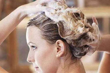 想要头发靓丽又柔顺,日常头发洗护的三个禁忌别触犯