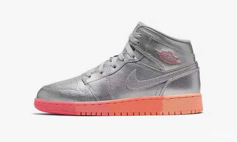 舞池中最亮的星?闪粉漆皮材质 Air Jordan 1 Mid 穿起来!