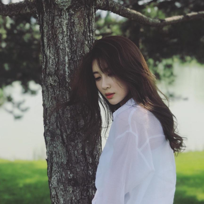 95后中戏长腿校花生活照曝光，网友评论夸赞气质好