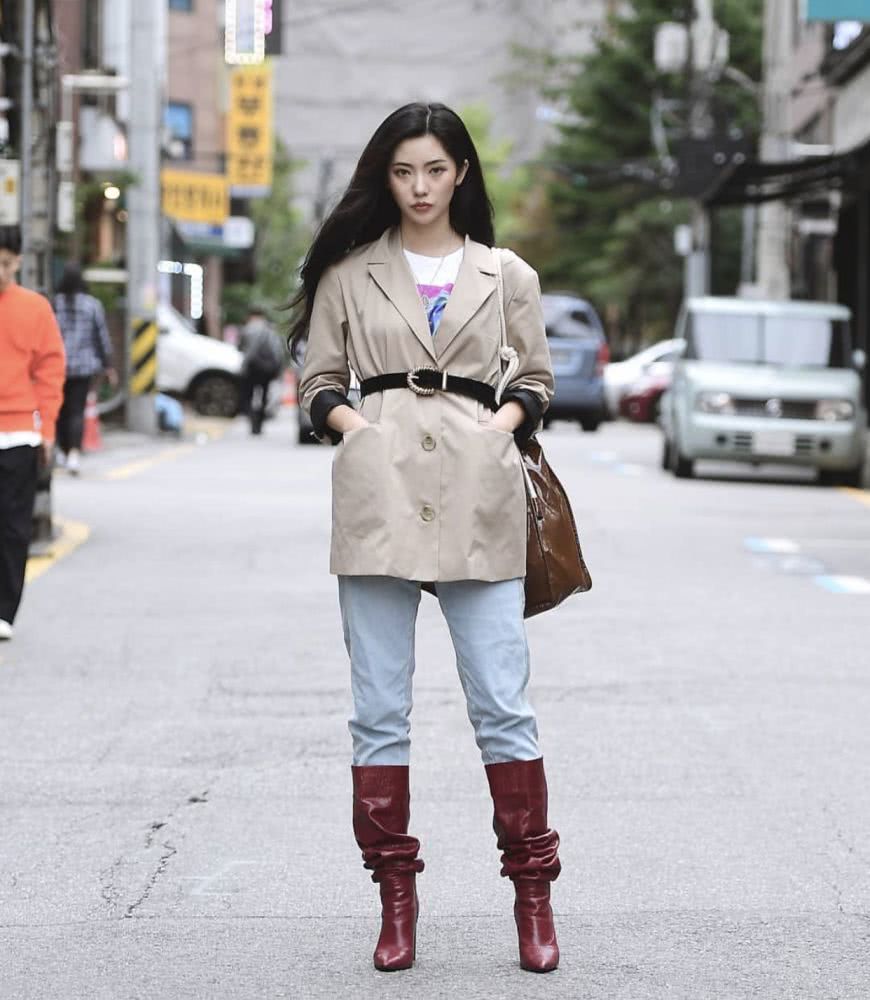 国内街拍：秋天时髦精们都爱穿美美的外套