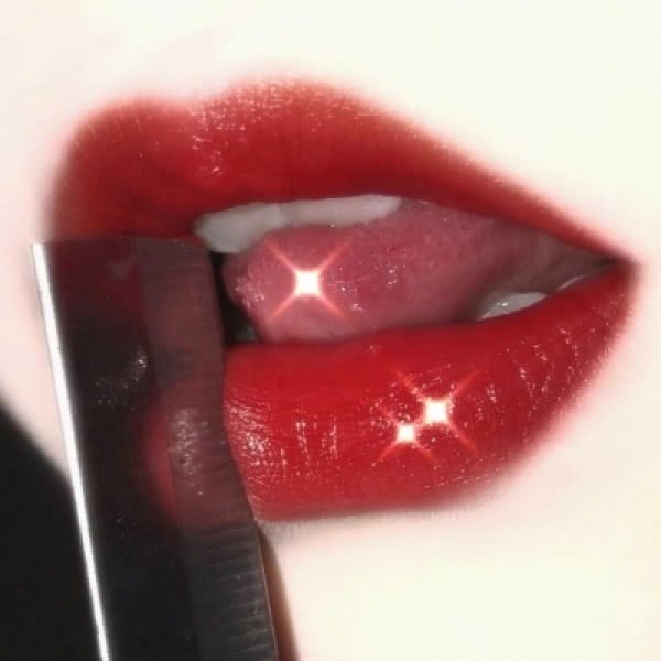 涂口红时千万不要直接抿,3个小妙招让你唇妆变好看