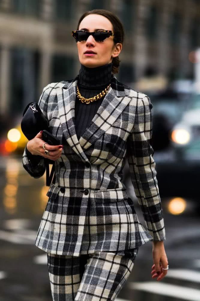 别再说155小个子不好买衣服,GET这5种穿搭超显高