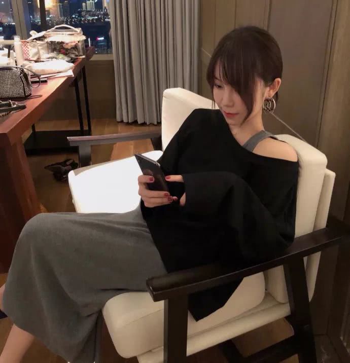 别再说155小个子不好买衣服,GET这5种穿搭超显高