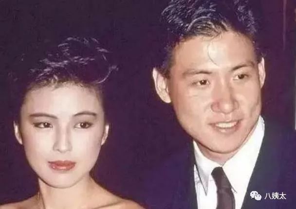 长相太高级,这才是张学友老婆真正的模样,和她合照的女星都输了