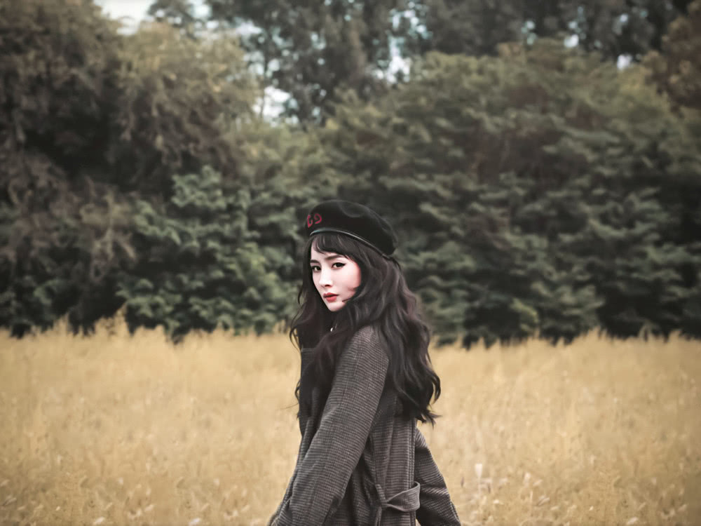 杨幂登时尚杂志挑战复古风造型,时尚女王果然名不虚传