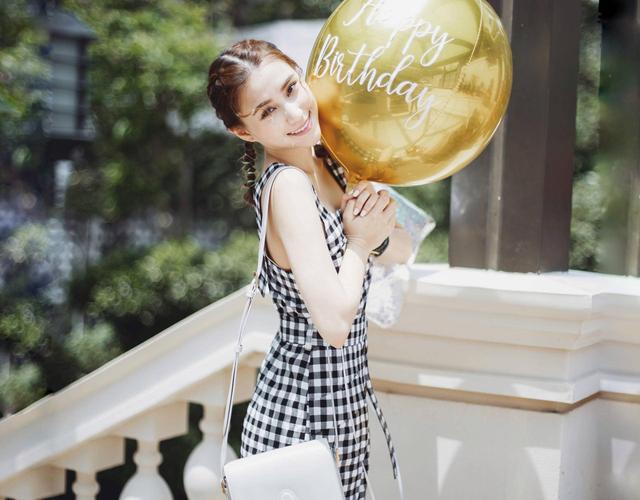 何超莲高调秀恩爱惹争议，窦骁险遭脱粉，只怪豪门千金太任性？