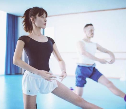 她是跆拳道冠军,因完美身材比例走红,为演艺事业带伤学习舞蹈