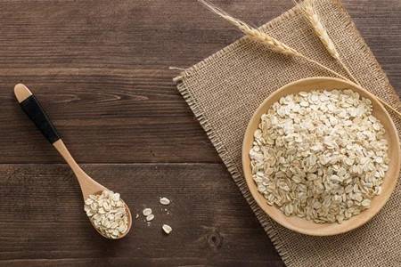 女生头发易出油要注意,可能是脱发的前兆