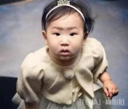 金喜善因女儿长得丑被质疑整容,网友称没长开,9年后被打脸了