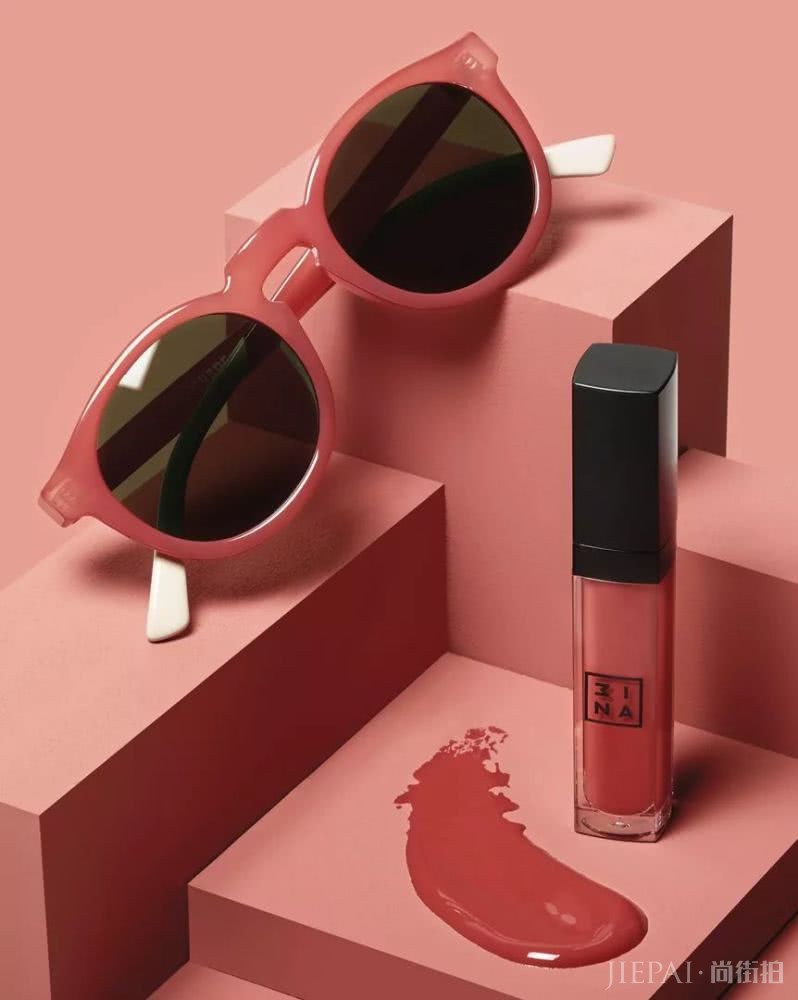 豆沙色、梅子色都靠边,今年最火的口红色是它