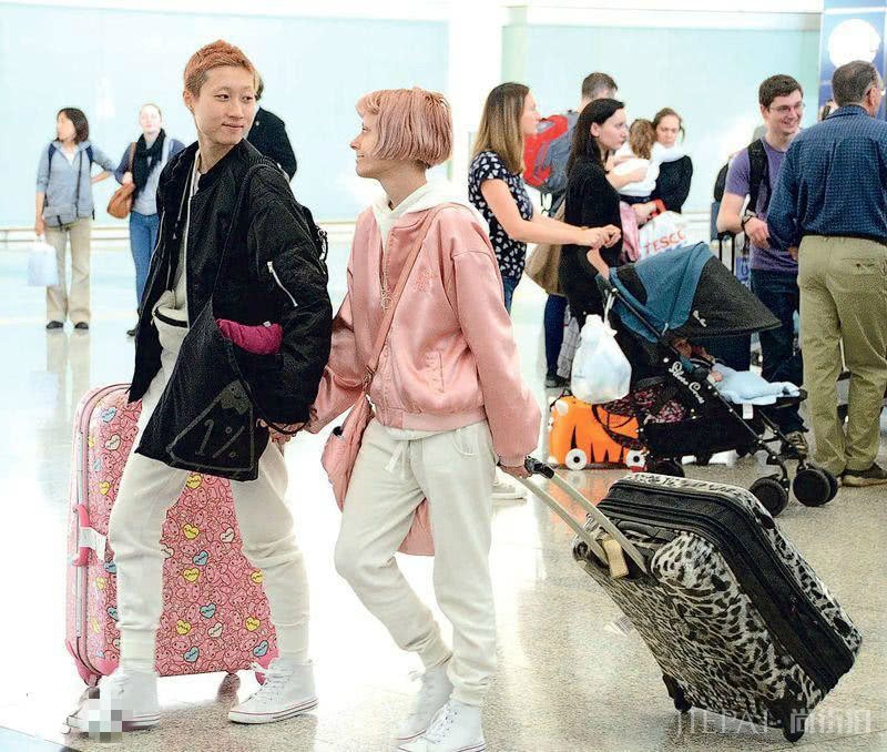 “小龙女”吴卓林西装搭黑金短发,爷们气质凸显