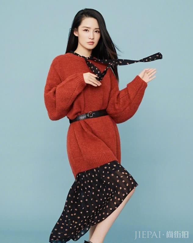 李沁太适合穿秋冬针织了,每一套都清纯温柔还不失时尚,好看到A爆